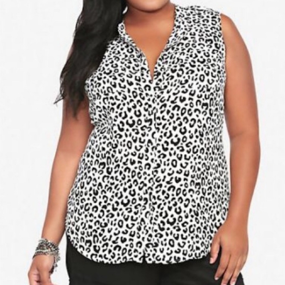 Torrid Sleeveless Button Down Leopard Print Top
